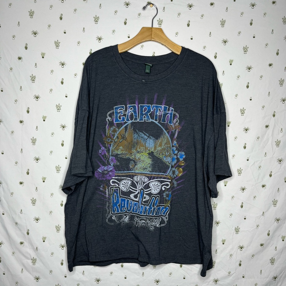Wild Fable NWOT “Earth Revolution” Tee size Large